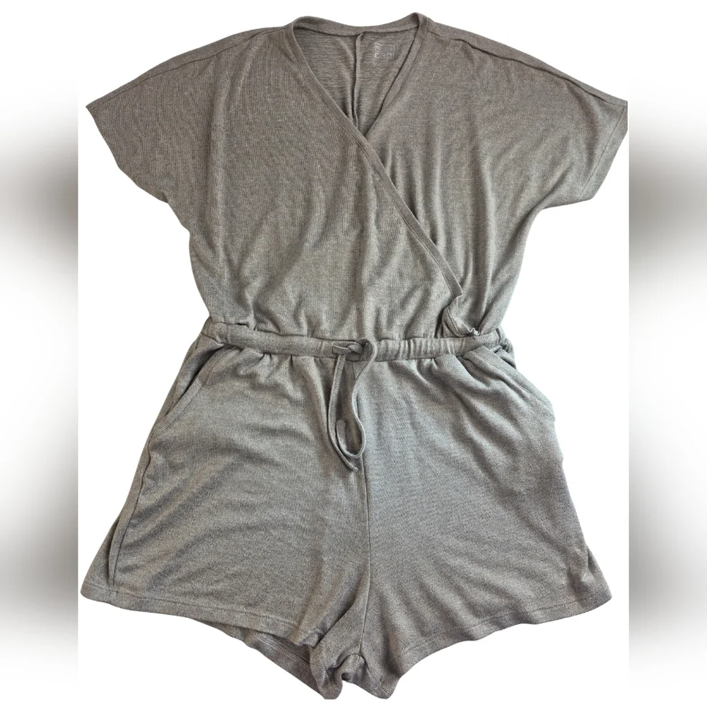 32 Degrees Cool Gray Shorts Romper Size S SOFT COMFY 2243-AC